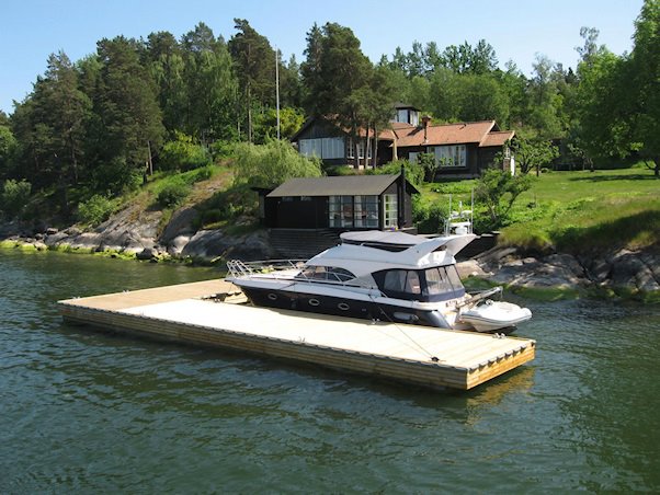 Båt og brygge